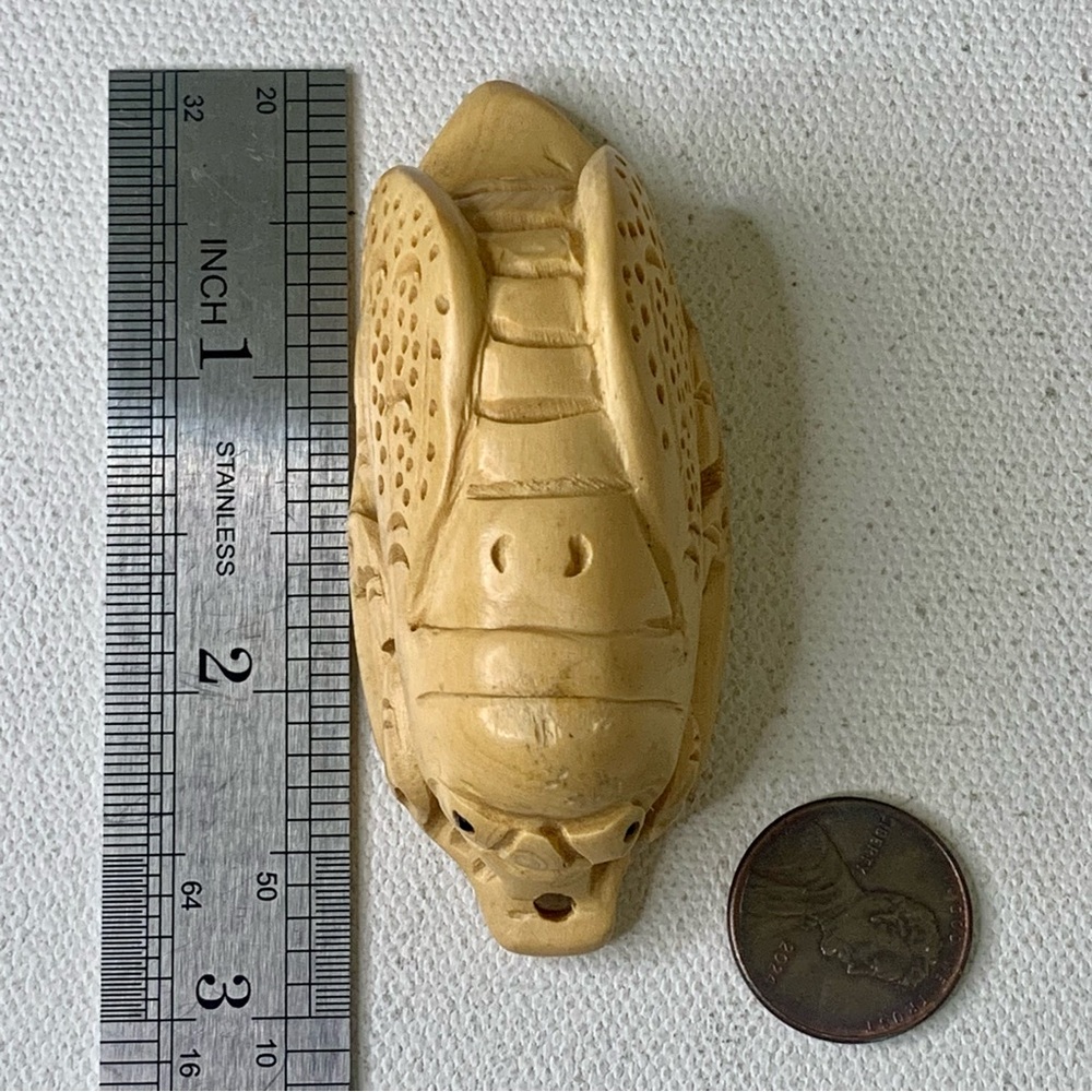 Vintage Netsuke Cicada Boxwood Carving Hand Carved Wood Insect Bug Figurine 2.7" - Picture 11 of 12